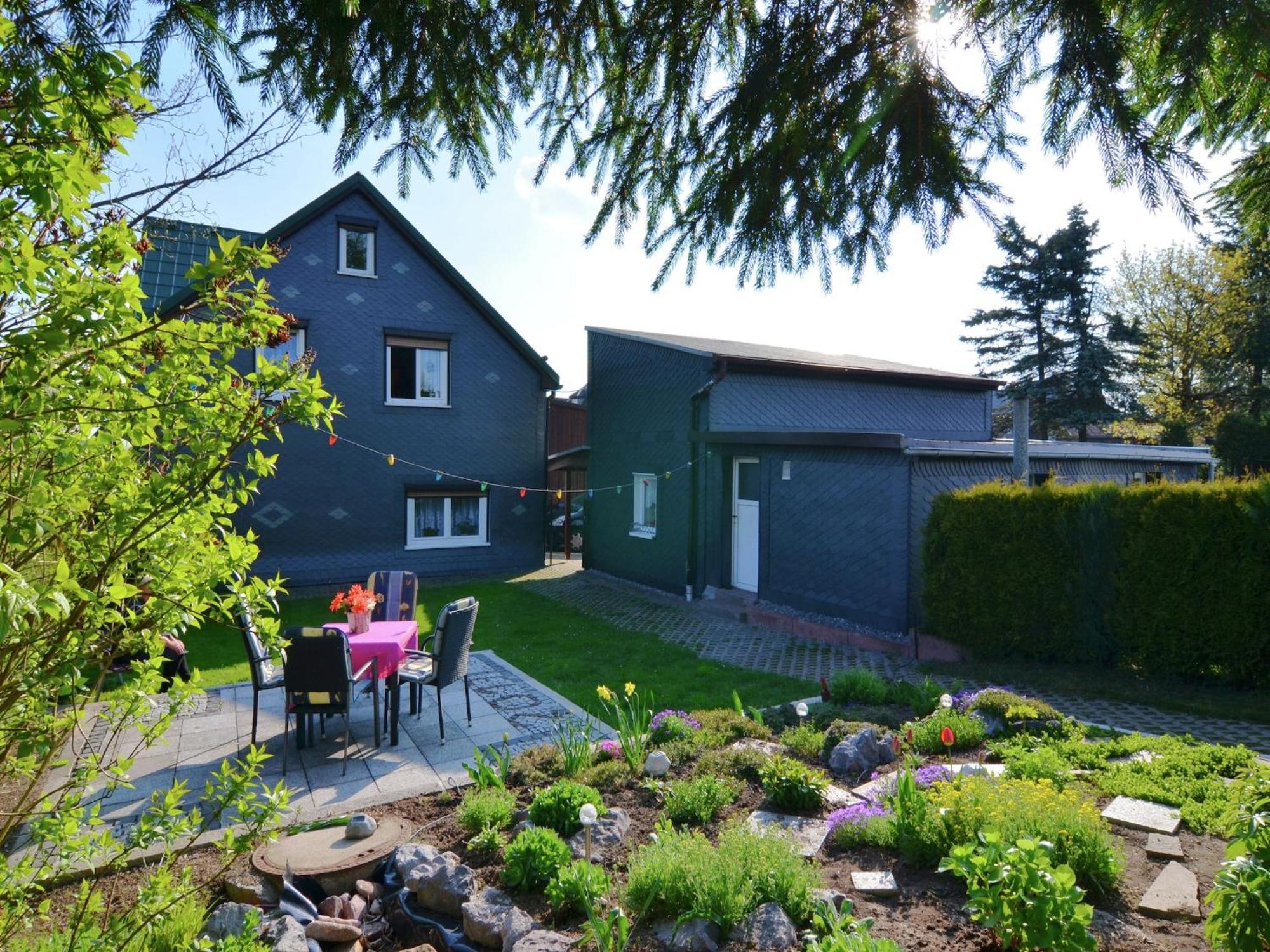 Holiday Home With Garden 노이슈타트암렌스타이그 외부 사진