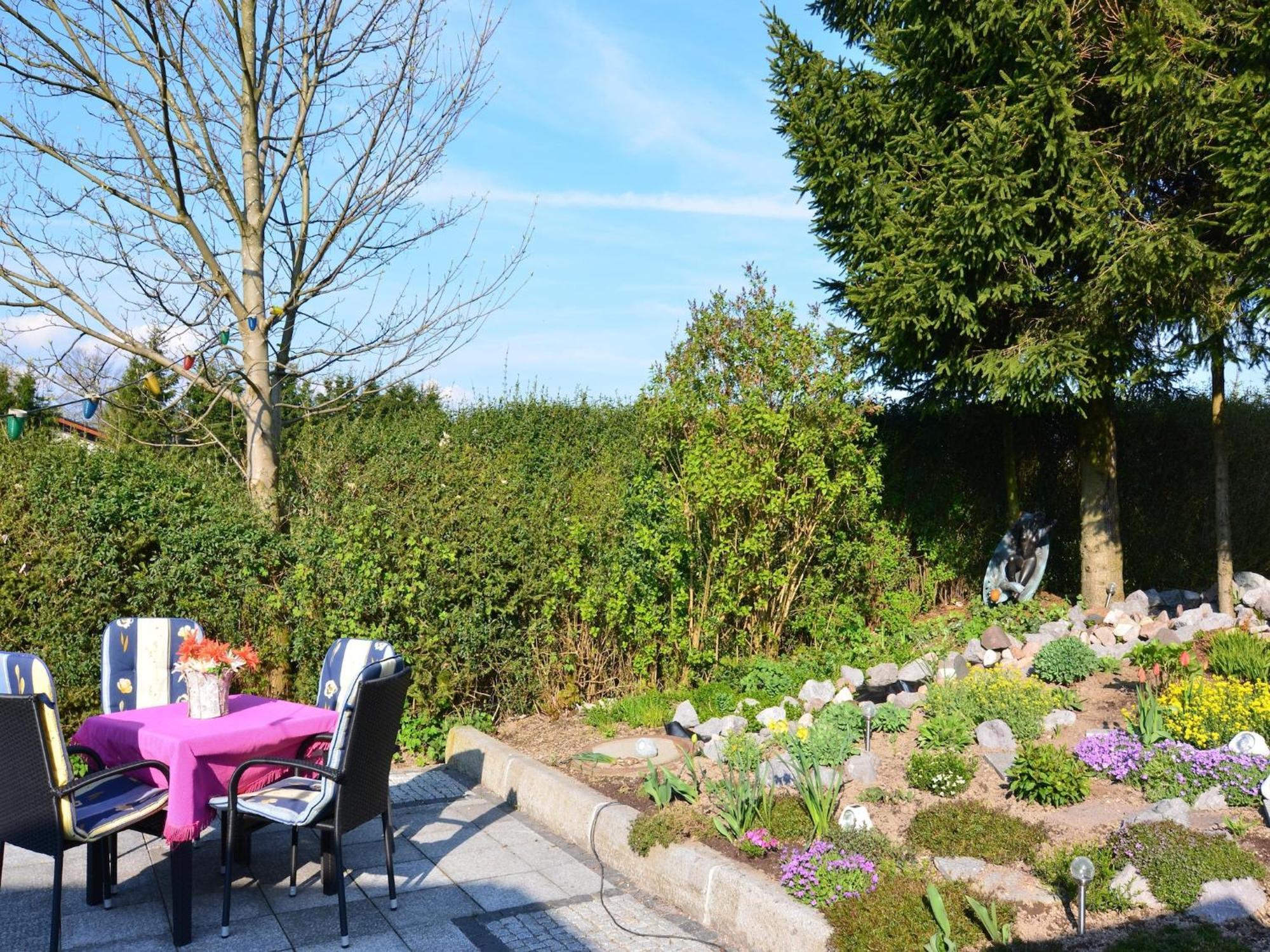 Holiday Home With Garden 노이슈타트암렌스타이그 외부 사진